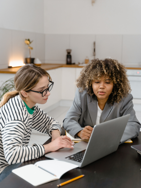 women on computer